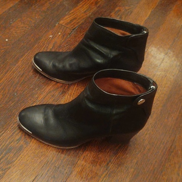 Coach Waldorf Black Heeled Ankle Boots Sz 7.5 - Picture 3 of 9